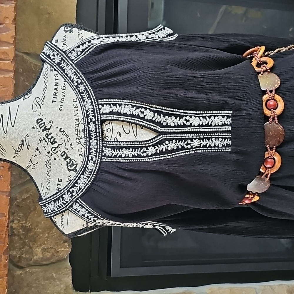BEAUTIFUL BOHO COLD SHOULDER DRESS - Picture 2 of 12